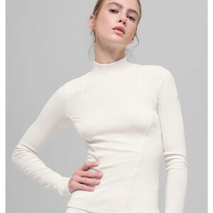 ALO Yoga Cream Long Sleeve Tee Size Small NWOT